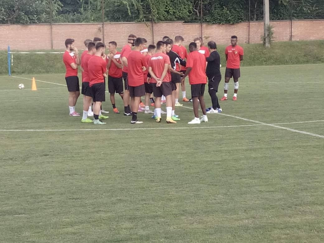 Squad briefing before training