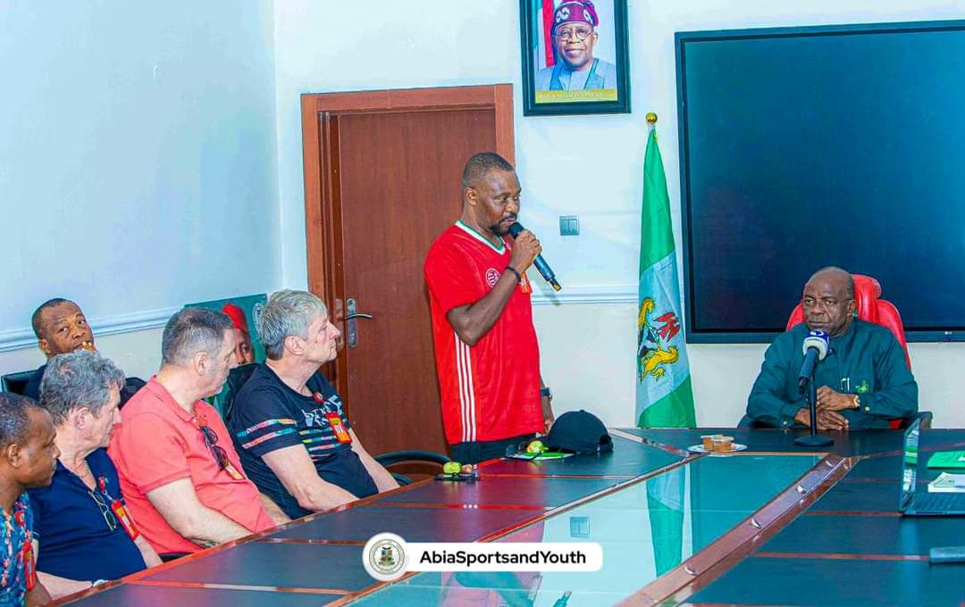 Mr Ndudi Edede presenting to the Abia State Ministry of Sports and Youth Development